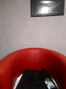 Snapshot of poussichienne chatting on 18, 3, 2025 poussichienne online show from 18, 3, 2025