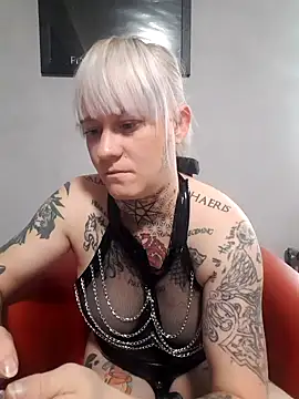 Snapshot of poussichienne chatting on 15, 9, 2025 poussichienne online show from 15, 9, 2025