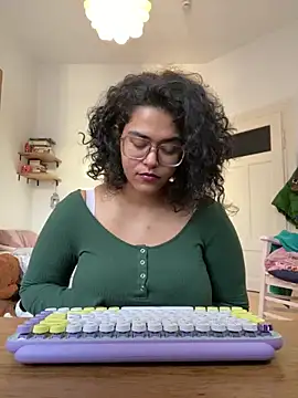 Snapshot of Curvydesifromgermany chatting on 3, 3, 2025 Curvydesifromgermany online show from 3, 3, 2025