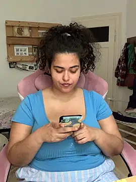Snapshot of Curvydesifromgermany chatting on 2, 7, 2026 Curvydesifromgermany online show from 2, 7, 2026