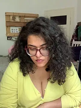 Snapshot of Curvydesifromgermany chatting on 7, 7, 2026 Curvydesifromgermany online show from 7, 7, 2026