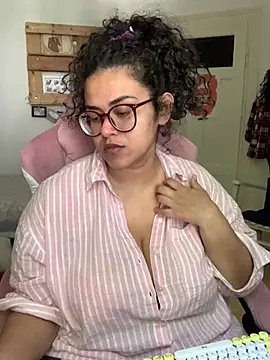 Snapshot of Curvydesifromgermany chatting on 24, 7, 2026 Curvydesifromgermany online show from 24, 7, 2026