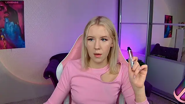 Snapshot of Selenatrend chatting on 12, 1, 2025 Selenatrend online show from 12, 1, 2025