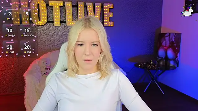 Snapshot of Selenatrend chatting on 1, 2, 2025 Selenatrend online show from 1, 2, 2025