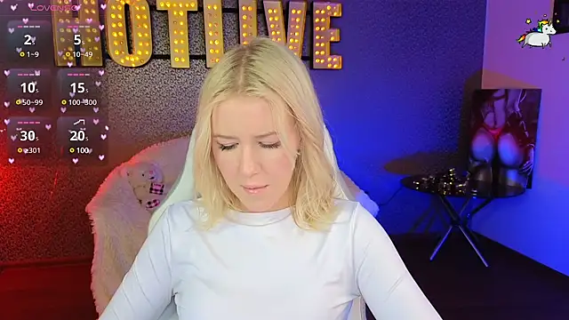 Snapshot of Selenatrend chatting on 1, 2, 2025 Selenatrend online show from 1, 2, 2025