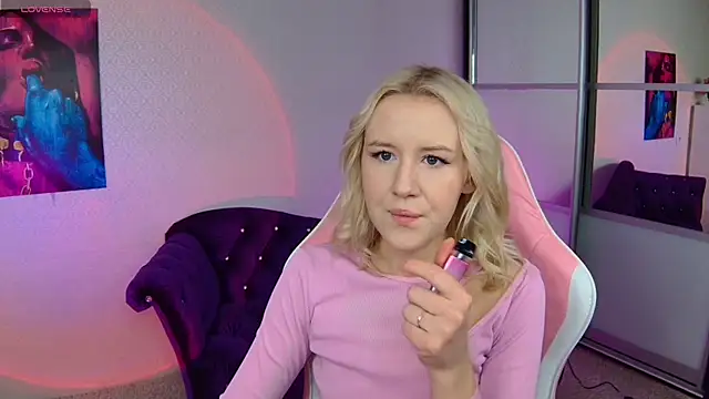 Snapshot of Selenatrend chatting on 2, 2, 2025 Selenatrend online show from 2, 2, 2025