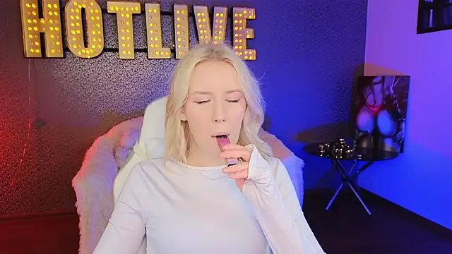 Snapshot of Selenatrend chatting on 11, 2, 2025 Selenatrend online show from 11, 2, 2025