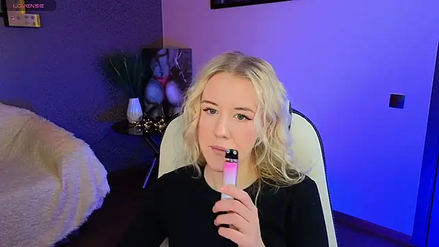 Snapshot of Selenatrend chatting on 4, 3, 2025 Selenatrend online show from 4, 3, 2025