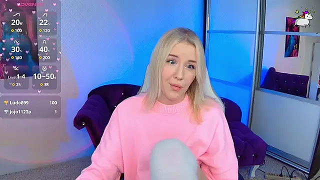 Snapshot of Selenatrend chatting on 5, 3, 2025 Selenatrend online show from 5, 3, 2025