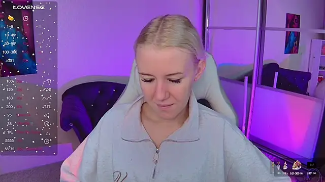 Snapshot of Selenatrend chatting on 2, 10, 2025 Selenatrend online show from 2, 10, 2025