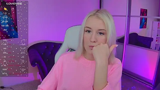 Snapshot of Selenatrend chatting on 7, 10, 2025 Selenatrend online show from 7, 10, 2025