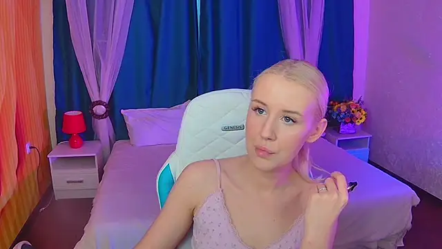 Snapshot of Selenatrend chatting on 9, 10, 2025 Selenatrend online show from 9, 10, 2025