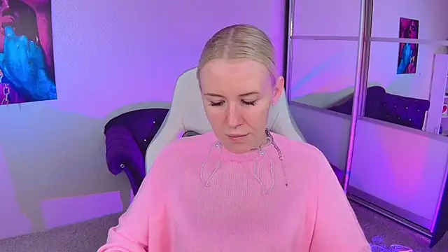 Snapshot of Selenatrend chatting on 12, 10, 2025 Selenatrend online show from 12, 10, 2025