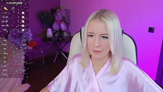 Snapshot of Selenatrend chatting on 2, 11, 2025 Selenatrend online show from 2, 11, 2025