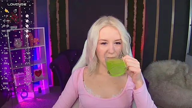 Snapshot of Selenatrend chatting on 18, 11, 2025 Selenatrend online show from 18, 11, 2025