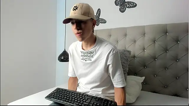 Snapshot of Dei_v_48 chatting on 10, 2, 2025 Dei v 48 online show from 10, 2, 2025