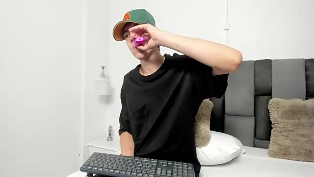 Snapshot of Dei_v_48 chatting on 13, 2, 2025 Dei v 48 online show from 13, 2, 2025