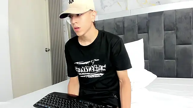 Snapshot of Dei_v_48 chatting on 15, 2, 2025 Dei v 48 online show from 15, 2, 2025