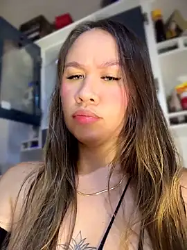 Snapshot of Emiily_lee chatting on 24, 5, 2026 Emiily lee online show from 24, 5, 2026