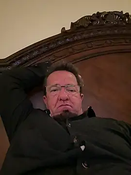 sluttydylan online show from 5, 4, 2026