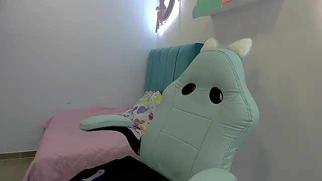 Snapshot of Evelin_shy chatting on 9, 11, 2025 Evelin shy online show from 9, 11, 2025