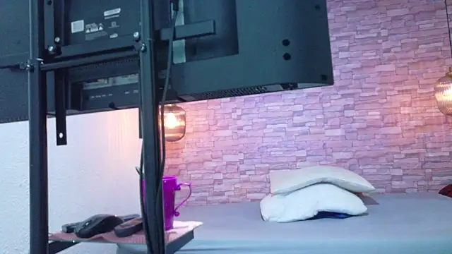 nextdoor fantasy1 online show from 23, 4, 2026