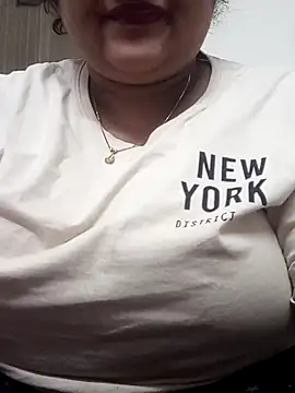 Snapshot of smile_pretty chatting on 5, 12, 2024 smile pretty online show from 5, 12, 2024