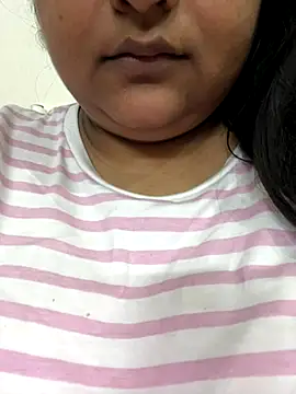 Snapshot of smile_pretty chatting on 8, 10, 2025 smile pretty online show from 8, 10, 2025