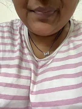 Snapshot of smile_pretty chatting on 9, 10, 2025 smile pretty online show from 9, 10, 2025