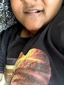 Snapshot of smile_pretty chatting on 29, 10, 2025 smile pretty online show from 29, 10, 2025