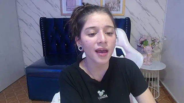 Snapshot of _Emily_v chatting on 31, 12, 2024 Emily v online show from 31, 12, 2024
