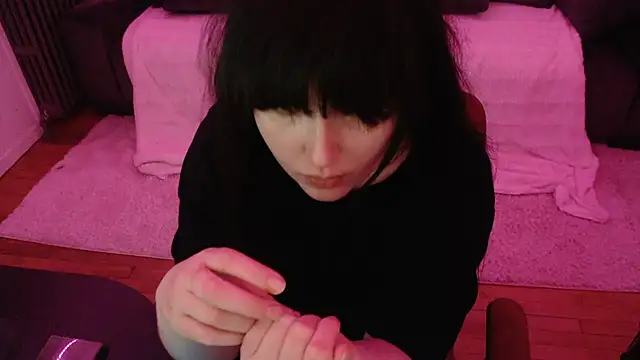 Lynylou online show from 1, 12, 2024