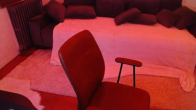 Lynylou online show from 10, 12, 2024