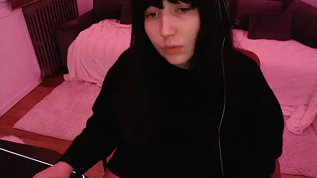 Lynylou online show from 25, 12, 2024