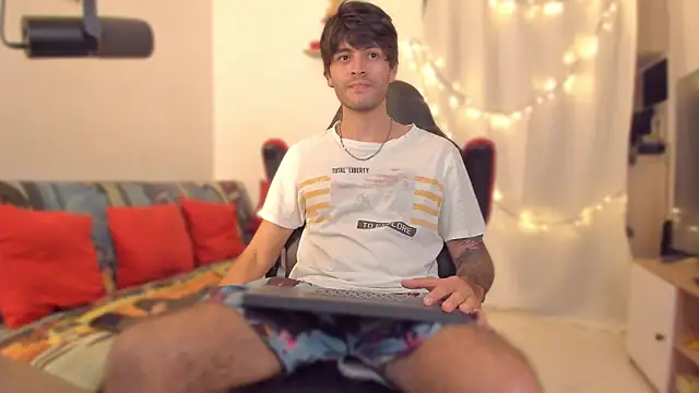 Snapshot of justin_stark7 chatting on 16, 12, 2025 justin stark7 online show from 16, 12, 2025