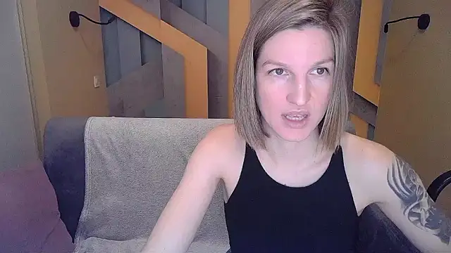 EmilyWalkeri online show from 8, 12, 2024