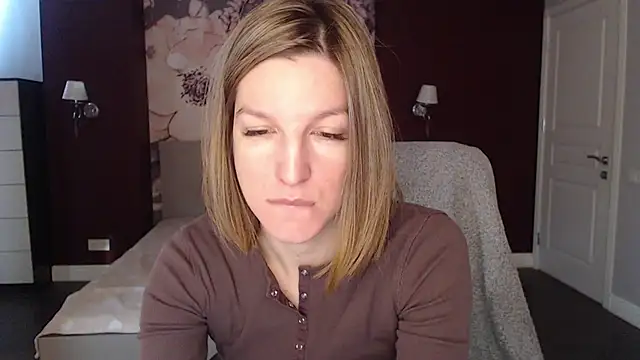 EmilyWalkeri online show from 8, 1, 2025