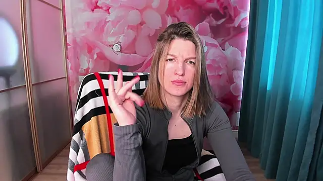 EmilyWalkeri online show from 27, 2, 2025