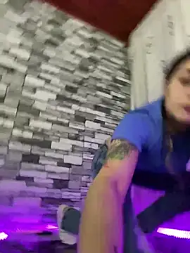 Snapshot of cindy_love2 chatting on 4, 1, 2025 cindy love2 online show from 4, 1, 2025