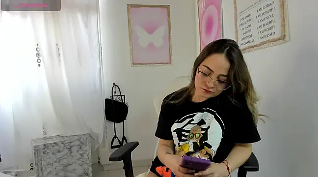 Snapshot of cindy_love2 chatting on 11, 3, 2025 cindy love2 online show from 11, 3, 2025