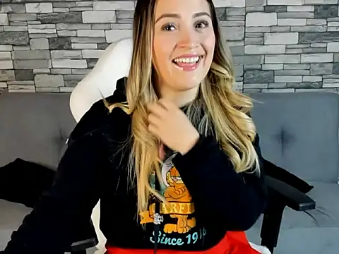 Snapshot of cindy_love2 chatting on 24, 9, 2025 cindy love2 online show from 24, 9, 2025