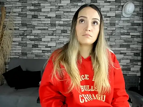 Snapshot of cindy_love2 chatting on 2, 10, 2025 cindy love2 online show from 2, 10, 2025