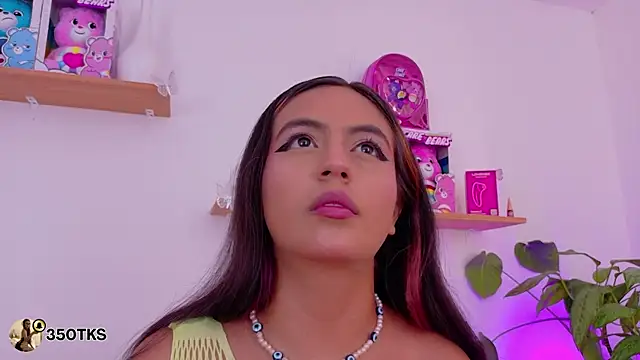 Snapshot of emily_bank chatting on 10, 4, 2026 emily bank online show from 10, 4, 2026