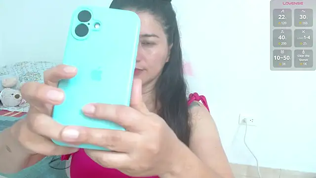 Snapshot of Emelyross_ chatting on 21, 12, 2025 Emelyross online show from 21, 12, 2025