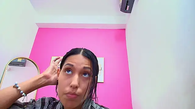 Snapshot of yourcuteneighbourr chatting on 10, 1, 2025 yourcuteneighbourr online show from 10, 1, 2025
