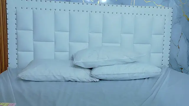 Snapshot of yourcuteneighbourr chatting on 13, 1, 2026 yourcuteneighbourr online show from 13, 1, 2026