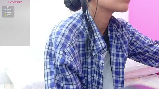 Snapshot of yourcuteneighbourr chatting on 25, 2, 2026 yourcuteneighbourr online show from 25, 2, 2026