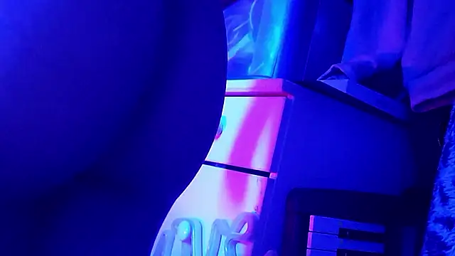 gurlnips online show from 19, 10, 2025