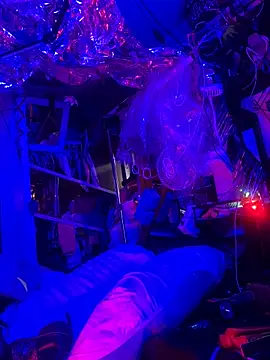 gurlnips online show from 17, 12, 2025