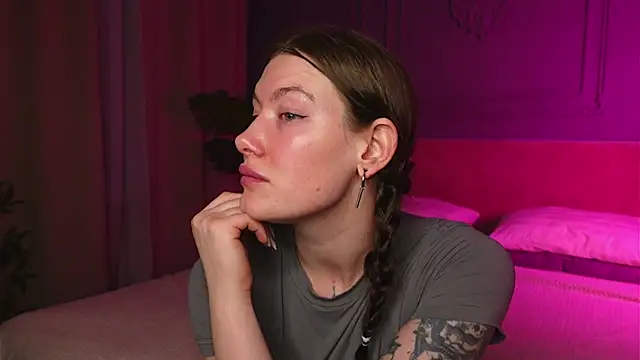 Liv Fay online show from 29, 11, 2025